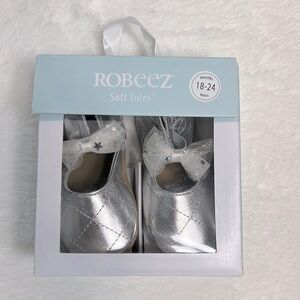 Robeez Girl's Winnie Silver Shoes size 18-24 mos New!